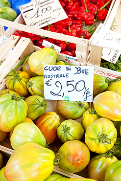 Fresh tomatoes, cuor di bue nostrale, on sale at weekly street market in Panzano-in-Chianti, Tuscany, Italy