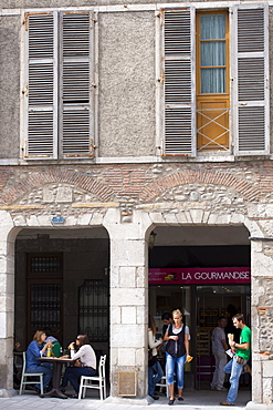 Locals having lunch in cafe delicateen La Gourmandise in the city of Pau, France