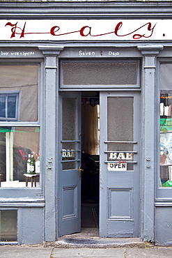 A. Healy traditional inn and public bar in Ennistymon - Ennistimon, County Clare, West of Ireland