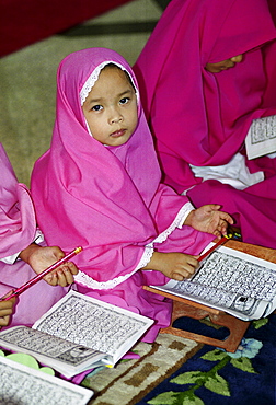 Girls and women studying the Koran at the madrassa at the Jame'asr Hassanal Bolkiah Mosque in Brunei Darussalam