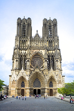 Renovation and cleaning works at Reims Notre Dame Cathedral, UNESCO World Heritage Site, Champagne-Ardenne, France, Europe