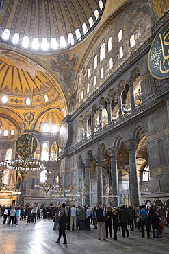 Tourists at Hagia Sophia (Aya Sofya), UNESCO World Heritage Site, mosque museum in Istanbul, Turkey, Europe