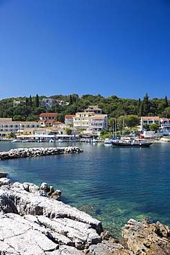 Spectacular beach resort and harbour of Kassiopi with blue sky and turquoise Ionian Sea, Corfu, Ionian Islands, Greek Islands, Greece, Europe