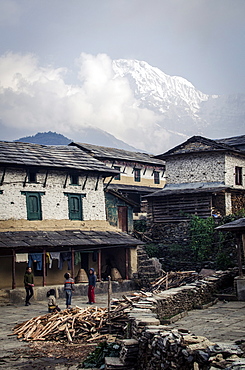 The village of Ghandruk, with Annapurna South in the background, Annapurna Conservation Area, Nepal, Himalayas, Asia 