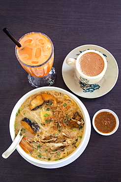 Kari kepala ikan (fish head soup), teh tarik (pulled tea) and fruit juice, Kuala Lumpur, Malaysia, Southeast Asia, Asia 