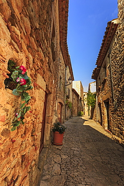 Gorgeous medieval village, cobblestone narrow lane and flowers, Peratallada, Baix Emporda, Girona, Catalonia, Spain, Europe