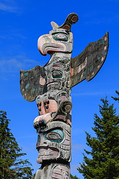 First Nation Totem Pole, Original Namgis Burial Grounds, Alert Bay, Cormorant Island, Inside Passage, British Columbia, Canada, North America