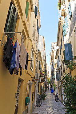 Narrow street with washing, Old Town, Corfu Town, UNESCO World Heritage Site, Corfu, Ionian Islands, Greek Islands, Greece, Europe