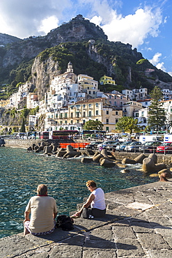 Tourists on the promenade, Amalfi coast, Italy