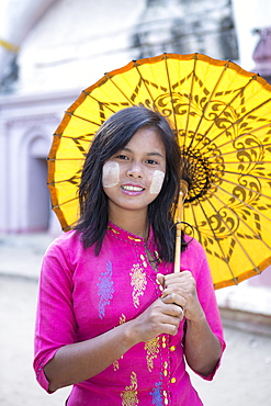 A local girl with a traditional paper sunshade umbrella and thanaka face paint, Monywa, Sagaing, Myanmar (Burma), Southeast Asia