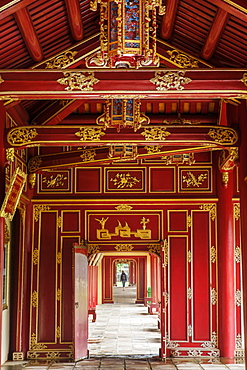 Wooden covered walkways in the Hue Imperial City (Citadel), UNESCO World Heritage Site, Vietnam, Indochina, Southeast Asia, Asia