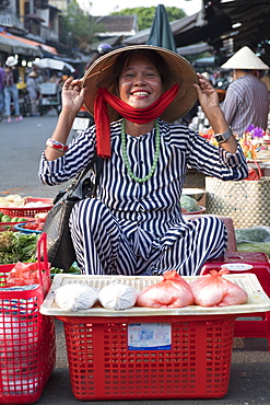 A street market seller in Hoi An, Vietnam, Indochina, Southeast Asia, Asia