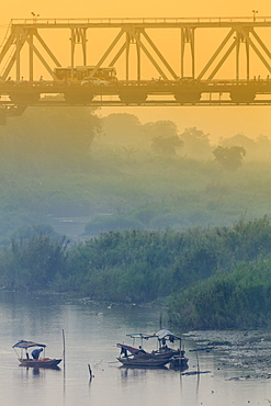 Iron bridge over the Red River in Hanoi, Vietnam, Indochina, Southeast Asia, Asia