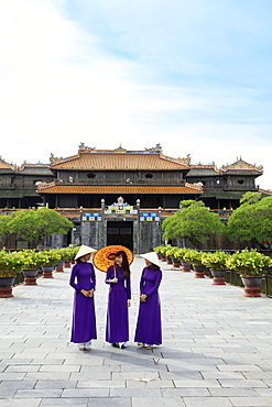 Women in traditional Ao Dai dresses with a paper parasol in the Forbidden Purple City of Hue, UNESCO World Heritage Site, Thua Thien Hue, Vietnam, Indochina, Southeast Asia, Asia