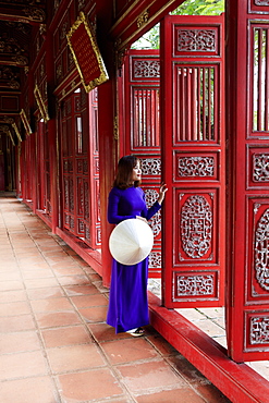 A woman in a traditional Ao Dai dress and Non La conical hat in the Forbidden Purple City of Hue, UNESCO World Heritage Site, Thua Thien Hue, Vietnam, Indochina, Southeast Asia, Asia