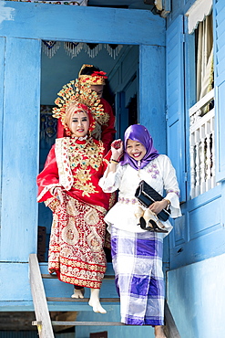 A bride at traditional Sulawesi wedding, Makassar, Sulawesi, Indonesia, Southeast Asia, Asia