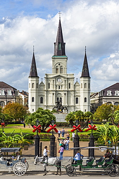 Old horse carts in front of Jackson Square and the St. Louis Cathedral, French quarter, New Orleans, Louisiana, United States of America, North America