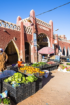 Red architecture in the center of Timimoun, western Algeria, North Africa, Africa