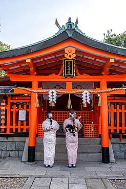 Women in traditional dress visiting temples and shrines during the cherry blossom (sakura) season and festivals, Kyoto, Honshu, Japan, Asia