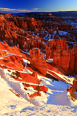 Bryce canyon in winter, view from sunset point, hoodoos at surise, bryce canyon national park, paunsaugunt plateau, utah, usa