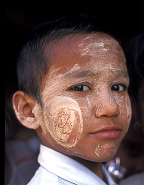 Thailand burmese refugee boy at u thein tun moslem school mae sot