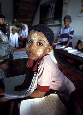 Thailand burmese refugee boy at u thein tun muslim school, mae sot