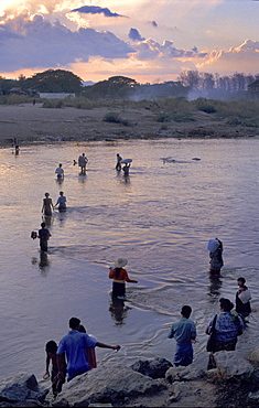 Thailand refugees crossing river bordering thailand and myanmar at mae sot