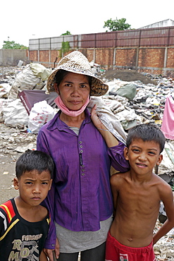 CAMBODIA Scavenger Soun Srey with sons Khoeun Sovan (8) and Khoeun Sanja (10), near Phnom Penh's Mean Caeay garbage dump