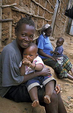 Kenya woman & child of kibera, nairobi