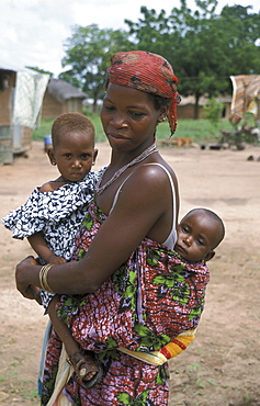 Benin woman and babies hangar village, bembereke