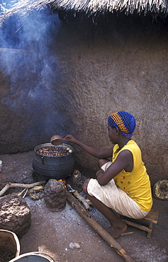 Ghana woman cooking bolgatanga