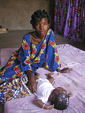 Burkina yameogo yosianne (26), hiv+ mother her ouagadougou