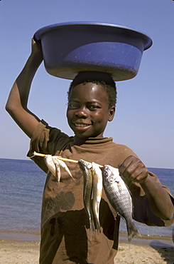 Mozambique boy, metangula