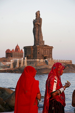 India vivekananda memorial, with giant statue of the tamil poet thiruvalluvar, kanyakumari (cape cormorin), tamil nadu.