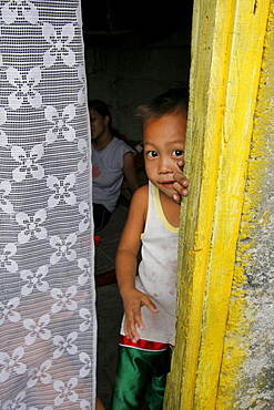 Philippines child living in a shantytown dwelling near garbage tip at bagong silangan, quezon city, manila