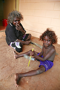 Australia. Young girl at home with mother, aborigine community of , or beswick, arnemland, northern territory. 2007