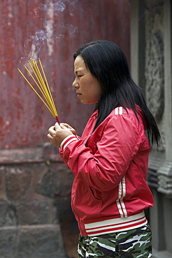 Vietnam buddhist temple, cholon, saigon. worshippers praying