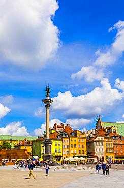 Sigismund's Column and buildings in Plac Zamkowy (Castle Square), Old Town, UNESCO World Heritage Site, Warsaw, Poland, Europe