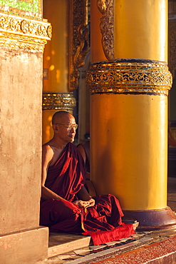 Monk meditating at Shwedagon Pagoda, Yangon (Rangoon), Myanmar (Burma), Asia