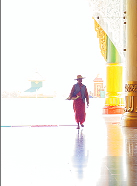 Uppatasanti Pagoda, Naypyitaw, known as the Peace Pagada, an exact replica of the Shwedagon Pagoda in Yangon, Naypyitaw, Myanmar (Burma), Asia