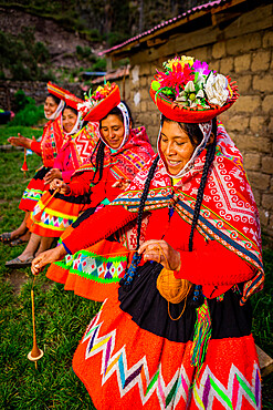 Quechua women of the Huiloc Community, Sacred Valley, Peru, South America