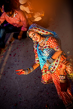 Traditional Radha dance during the Flower Holi Festival, Vrindavan, Uttar Pradesh, India, Asia