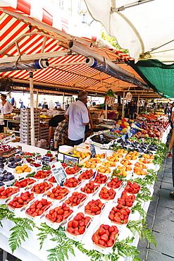 Market, Cours Saleya, Old Town, Nice, Alpes Maritimes, Cote d'Azur, Provence, France, Europe