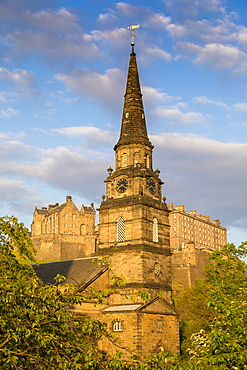 St. Cuthbert Parish Church and Edinburgh Castle, UNESCO World Heritage Site, Lothian, Scotland, United Kingdom, Europe