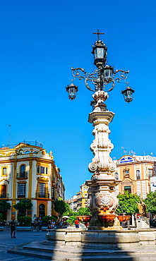 Plaza Virgen de los Reyes leading to Calle Mateos Gago, Seville, Andalusia, Spain, Europe