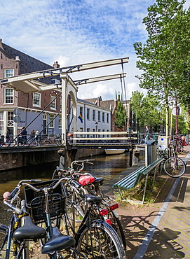 Staalmeestersbrug over Groenburgwal Canal, Amsterdam, North Holland, The Netherlands, Europe