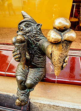 Dwarf Sculpture at the Old Town, Wroclaw, Lower Silesian Voivodeship, Poland, Europe