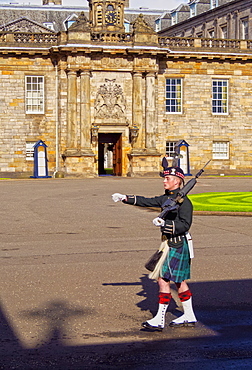 Guard of The Palace of Holyrood House, Edinburgh, Lothian, Scotland, United Kingdom, Europe