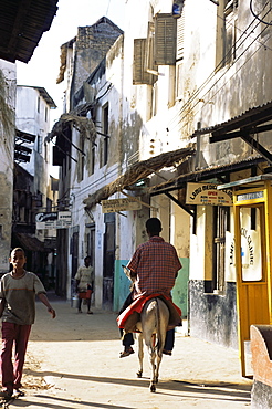 Street scene, Lamu, Kenya, East Africa, Africa