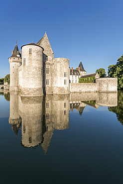 Castle and its moat, Sully-sur-Loire, UNESCO World Heritage Site, Loiret, Centre, France, Europe